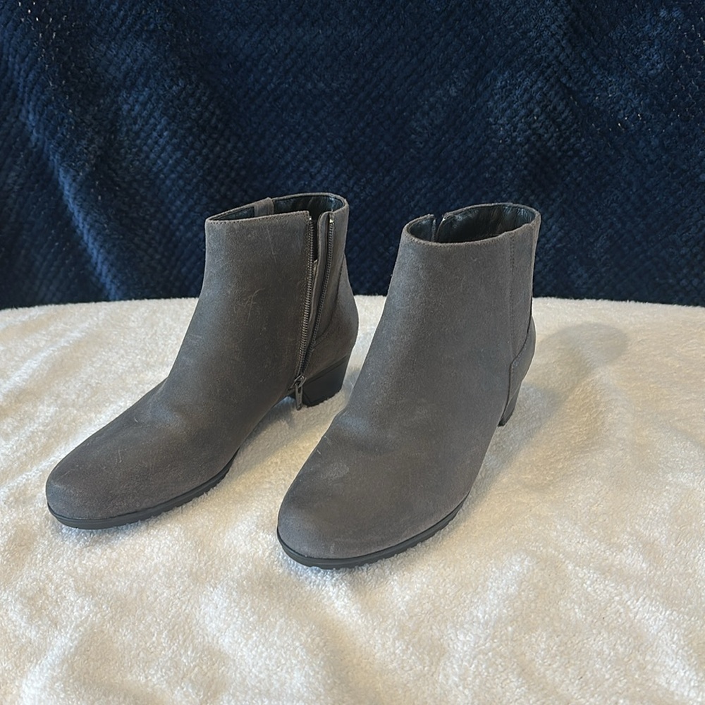 Abeo Melanie ankle boots. Medium grey. Genuine leather. New, in box. Size 10